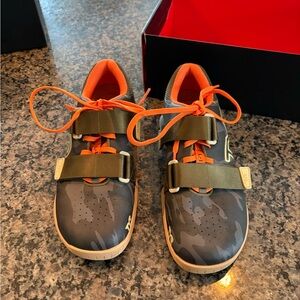 TYR L-1 Lifter. Men’s size 9.5. Like new. Camo/orange